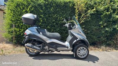 PIAGGIO MP3 400